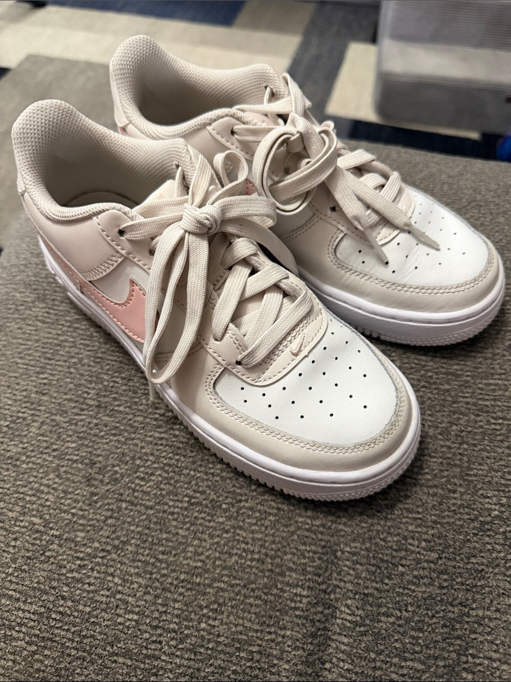 Nike Kids Low-Top Sneakers in Cream and Light Pink
